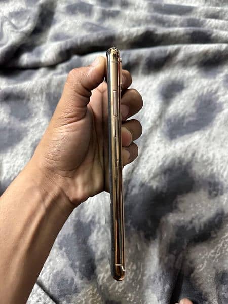 iPhone Xs Max 256GB Factory unlocked Gold colour 10/10 condition 3