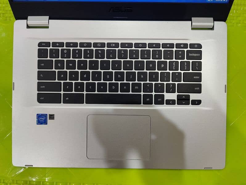 Asus Chromebook with palystore 4/64 with typeC charger latest model 1