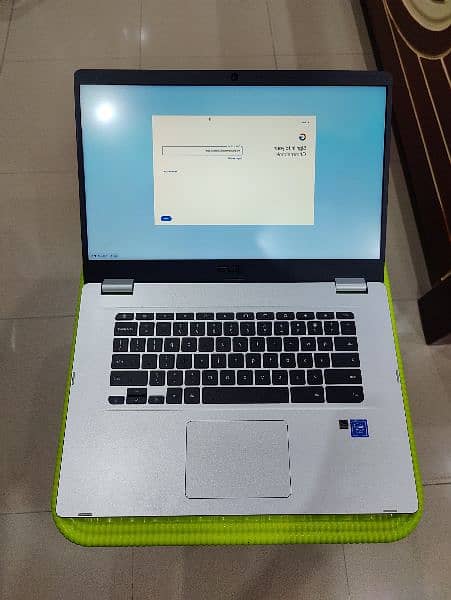 Asus Chromebook with palystore 4/64 with typeC charger latest model 2
