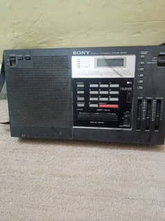 radio sony world reciever. v. sensitive radio,need minor maintenance.