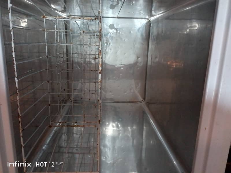Dawlance used deep freezer,in good working condition, size width 2ft l 5