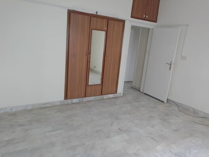 Defence DHA phase 5 badar commercial 3 bed D D apartment 1rst floor family building available for rent 5