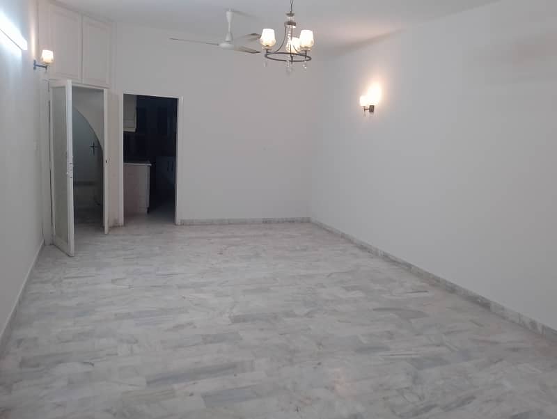 Defence DHA phase 5 badar commercial 3 bed D D apartment 1rst floor family building available for rent 17