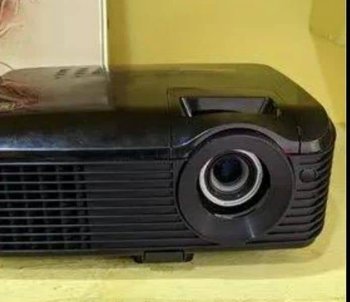 Projectors and accessories 3