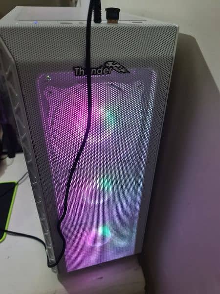 gaming pc midrange with good specs 10 by 10 1 month used only 2