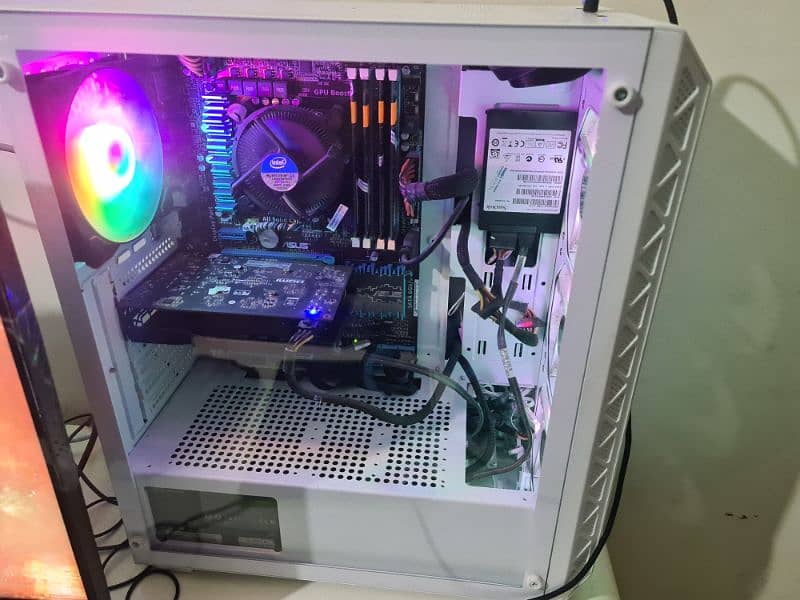 gaming pc midrange with good specs 10 by 10 1 month used only 3