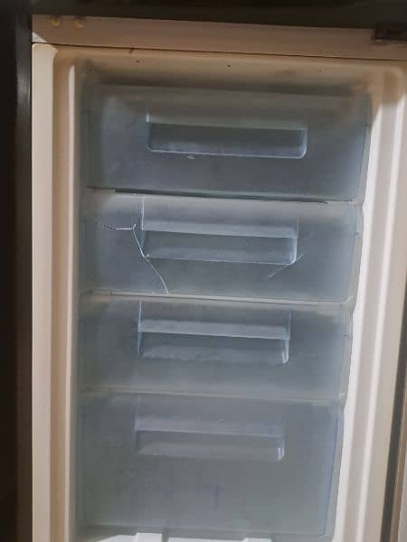 Esquire Refrigerator 3