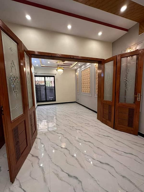 05 Marla Brand New Luxury Modern House For Sale In Revenue Cooperative Society Johar Town. 3