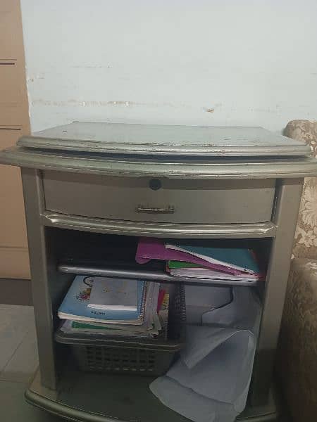 Tv Trollie Behtreen Quality With Draws and Space For Sale 2