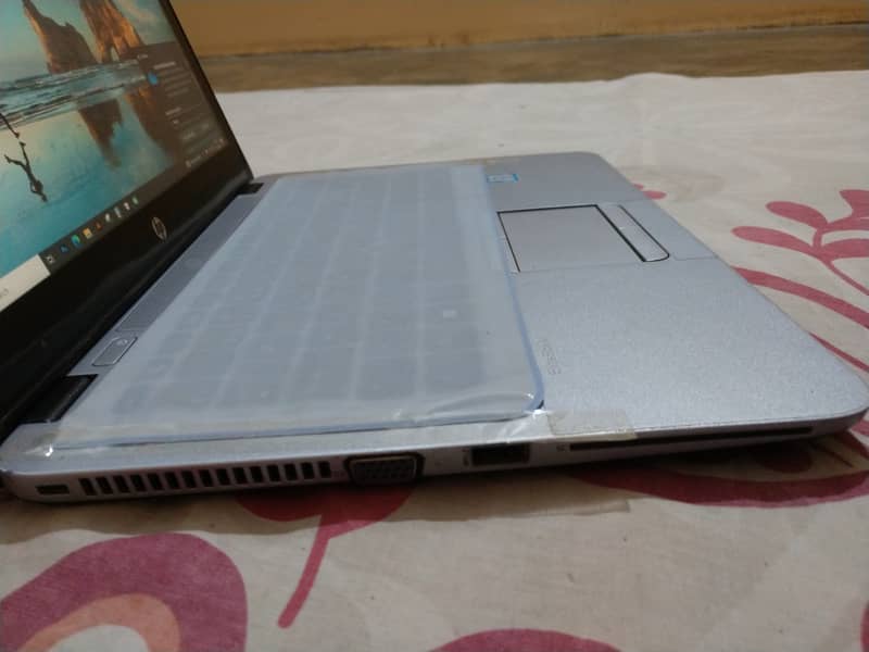 Hp Elitebook 820 G3 (Touch and Type) 0