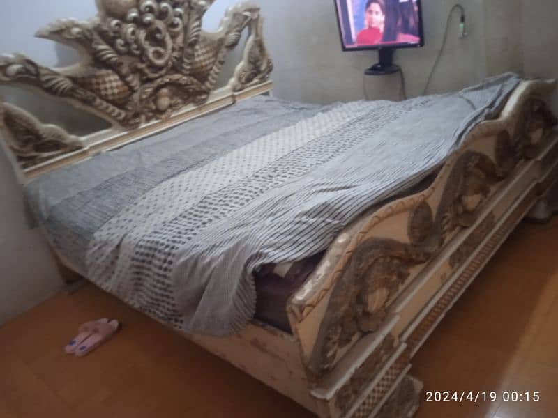 Bed for sale  size 6x6 1