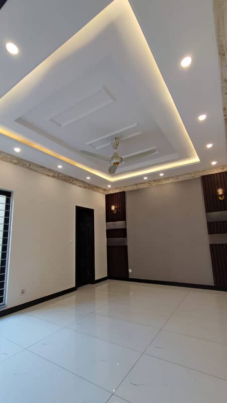 10 Marla Facing Park Next To Corner House For Sale Opp Dha Phase 5 M Extension 11