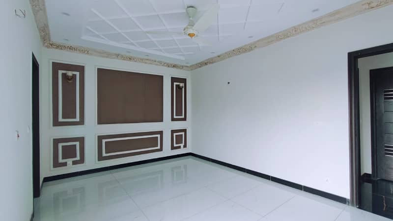 10 Marla Facing Park Next To Corner House For Sale Opp Dha Phase 5 M Extension 19