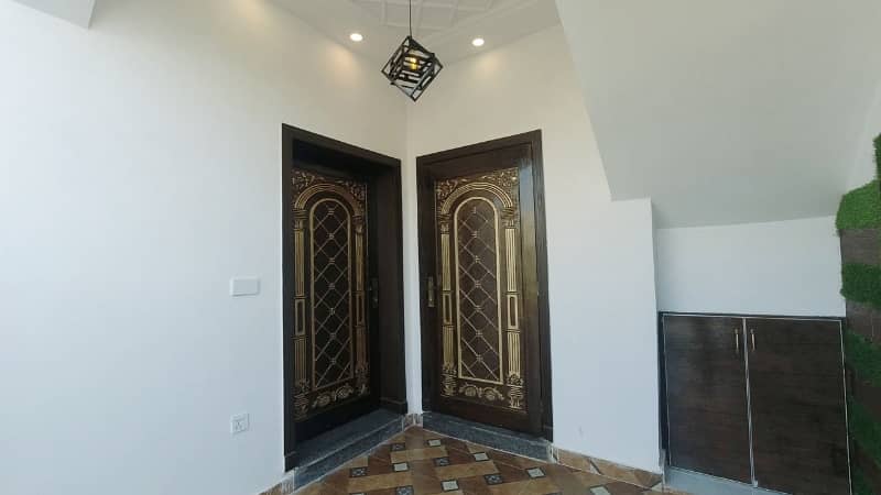 Ideal Prime Location House Is Available For sale In Lahore 6