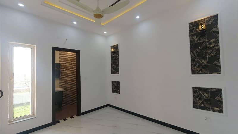Ideal Prime Location House Is Available For sale In Lahore 12