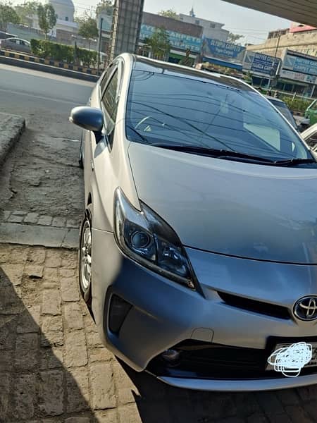 Toyota Prius S LED 2014/2018 1st Owner 2