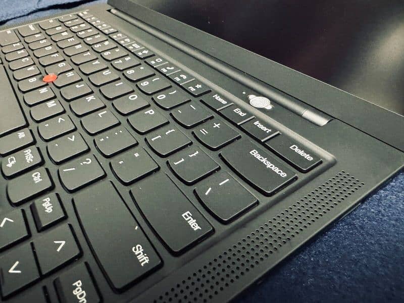 Lenovo ThinkPad X1 Carbon Gen 9 Ultra Slimmest 
light weight 1