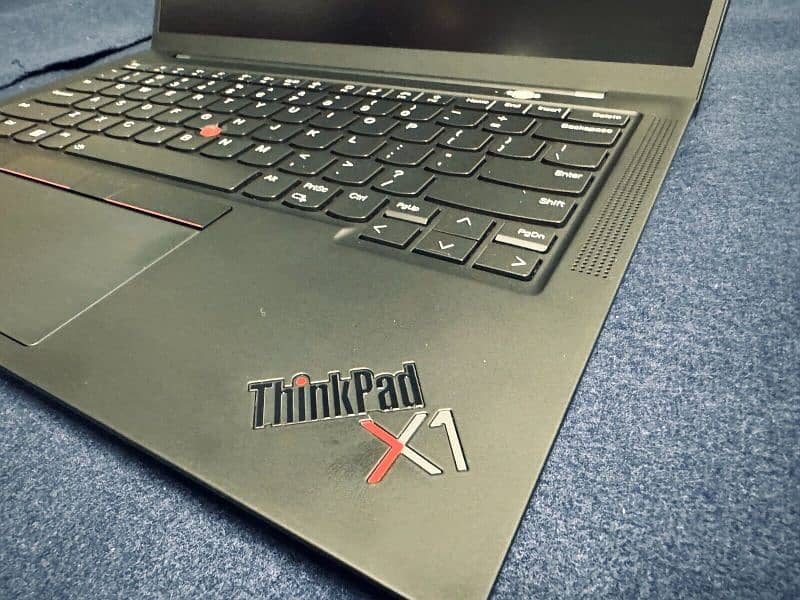 Lenovo ThinkPad X1 Carbon Gen 9 Ultra Slimmest 
light weight 3