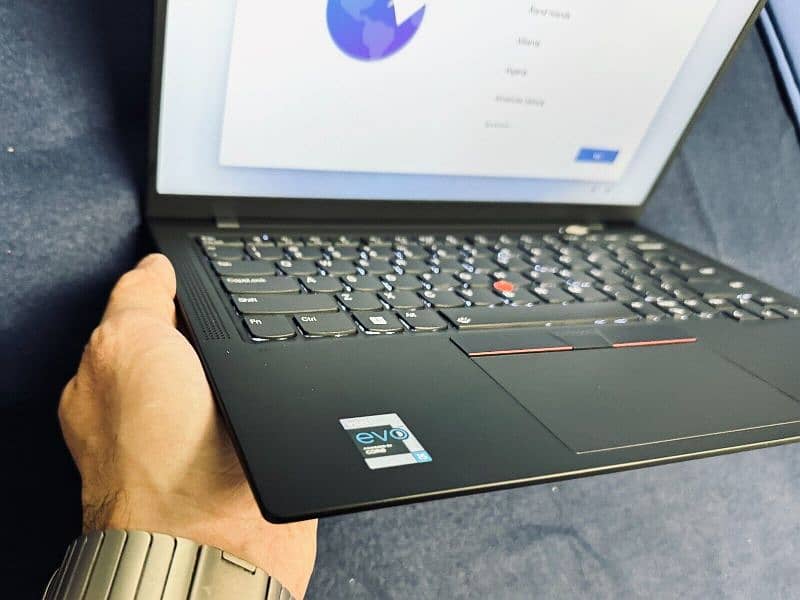 Lenovo ThinkPad X1 Carbon Gen 9 Ultra Slimmest 
light weight 13