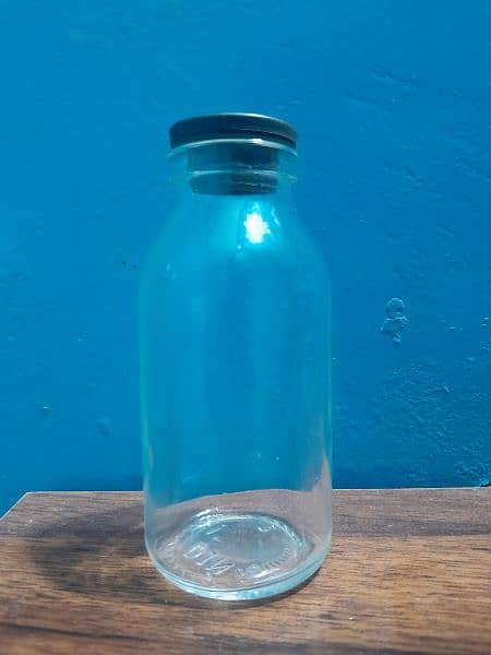 5 glass bottles in Rs 100 1