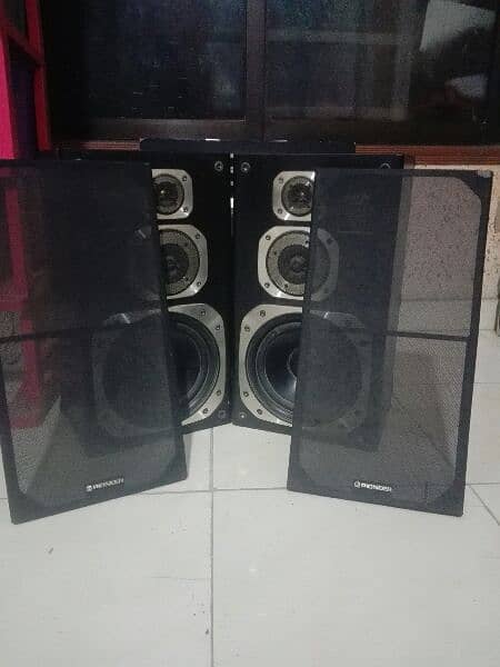 3 speakers best quality price 30000 by Toshiba pioneer 2