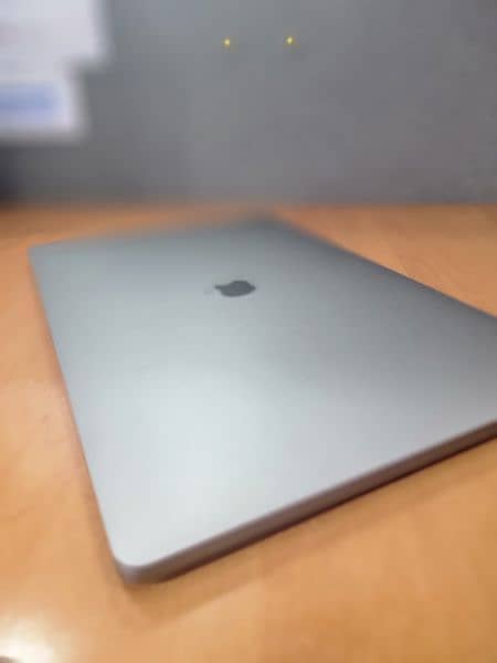 MacBook Pro 2019 / Apple Laptop 0