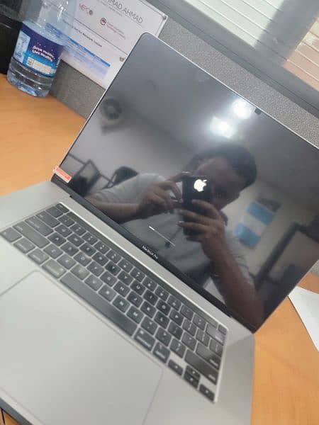 MacBook Pro 2019 / Apple Laptop 1