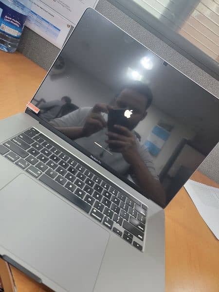 MacBook Pro 2019 / Apple Laptop 2