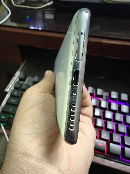 Motorola Edge Plus 2022 / Edge 30 Pro - 8GB + 128GB Gaming Phone 4