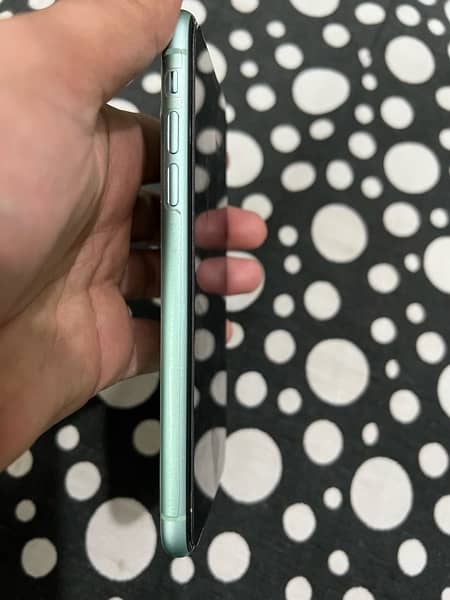 Mint Colour IPhone 11 128GB pta approved both sim working 1