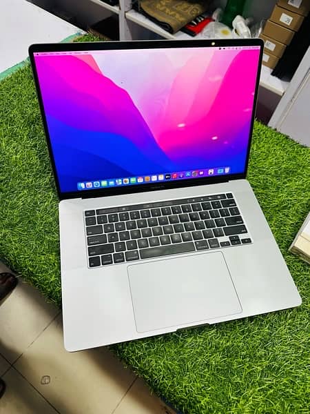 Apple PRO 16’’ (2019) CORE I9 (16gb/1TB SSD) 4gb GPU (Model (A2141) 0