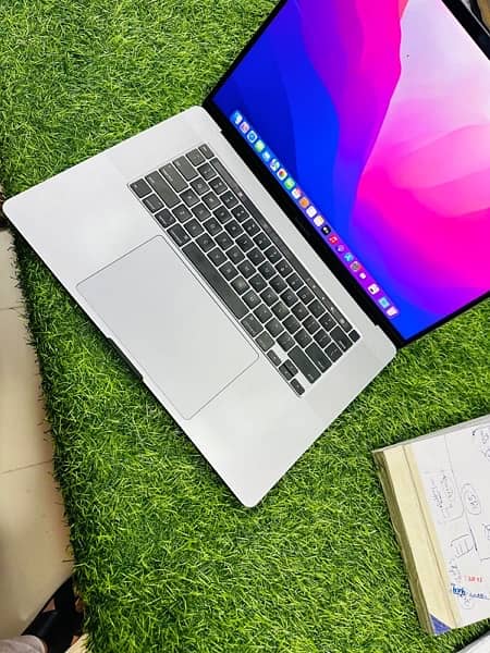 Apple PRO 16’’ (2019) CORE I9 (16gb/1TB SSD) 4gb GPU (Model (A2141) 2