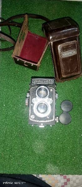Yashica 635 vintage Camera 1