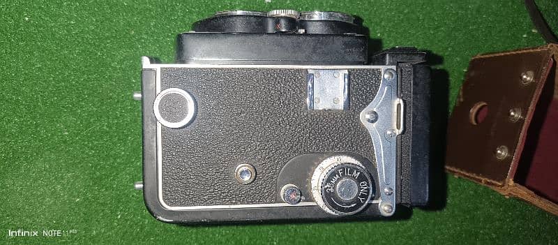Yashica 635 vintage Camera 2