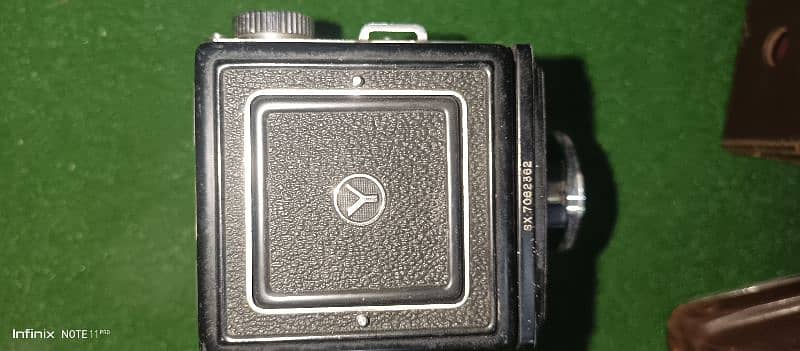 Yashica 635 vintage Camera 7
