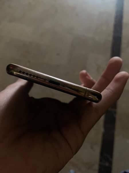 Iphone xs 64 gb 4 month sim time 4