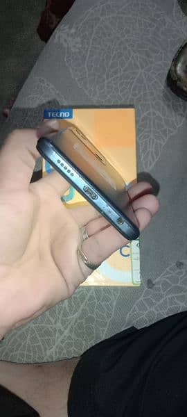 TECNO SPARK 8C 10 by 10 candistion BOX WITH CHARGER 3+1 RAM 64 BILTAN 3