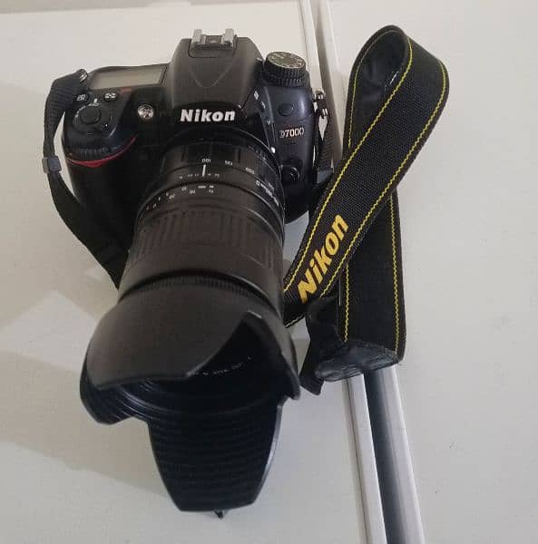 NIKON D7000 FOR SALE  WITH 100-300 LENSE. Video Supported 0