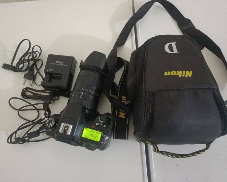 NIKON D7000 FOR SALE  WITH 100-300 LENSE. Video Supported 2