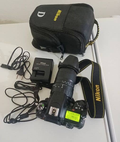 NIKON D7000 FOR SALE  WITH 100-300 LENSE. Video Supported 3