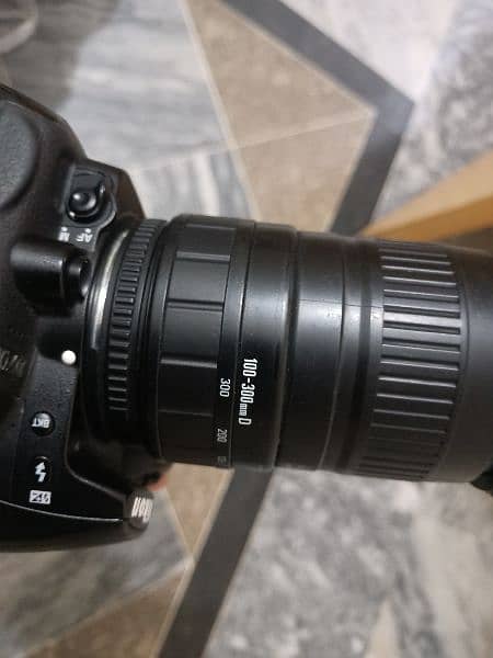 NIKON D7000 FOR SALE  WITH 100-300 LENSE. Video Supported 4