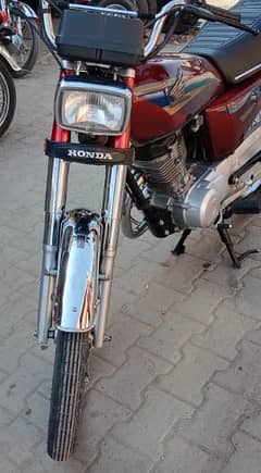Honda 125cc 2005model bike for sale WhatsApp number onhai03229844345)