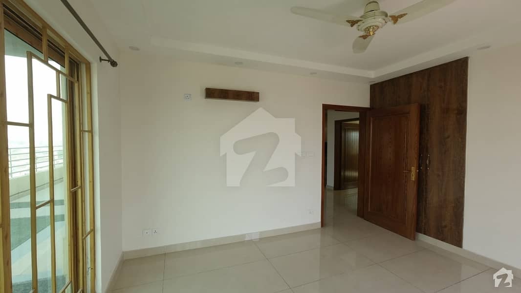 Brand New 3 Bed Penthouse For Sale In Askari 11 Lahore 33