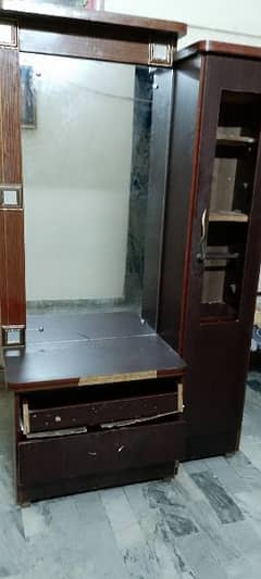 good condition, two drawers ,seperate  shelf cupboard 0