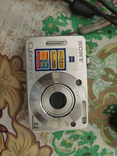 Sony cybershot DSC-W70 digital camera 1