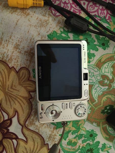 Sony cybershot DSC-W70 digital camera 5