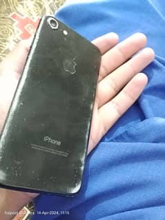 iPhone 7 for sale , used , in black , 128gb , camera thora kharab ha 0