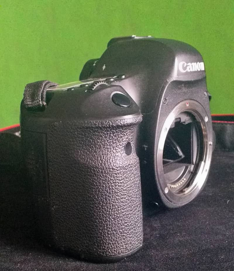 Canon 6d with 28-105mm lens very good condition 2