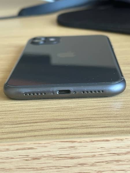 iPhone 11 Dual PTA Approved 128 gb Black 3