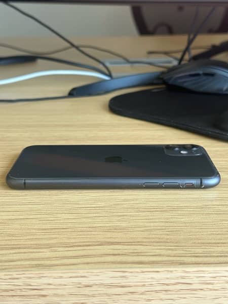 iPhone 11 Dual PTA Approved 128 gb Black 4